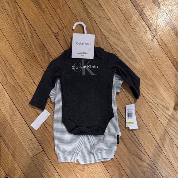 Calvin Klein Gray Baby three piece set - Picture 2 of 4